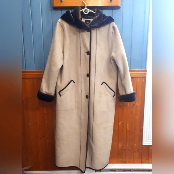 Soft long coat - Picture 2 of 8